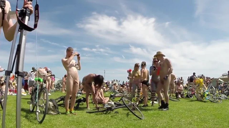 online xxx clip 40 Mundo paseo en bicicleta desnuda 2014 Brighton  hardcore  hardcore porno curvy hardcore