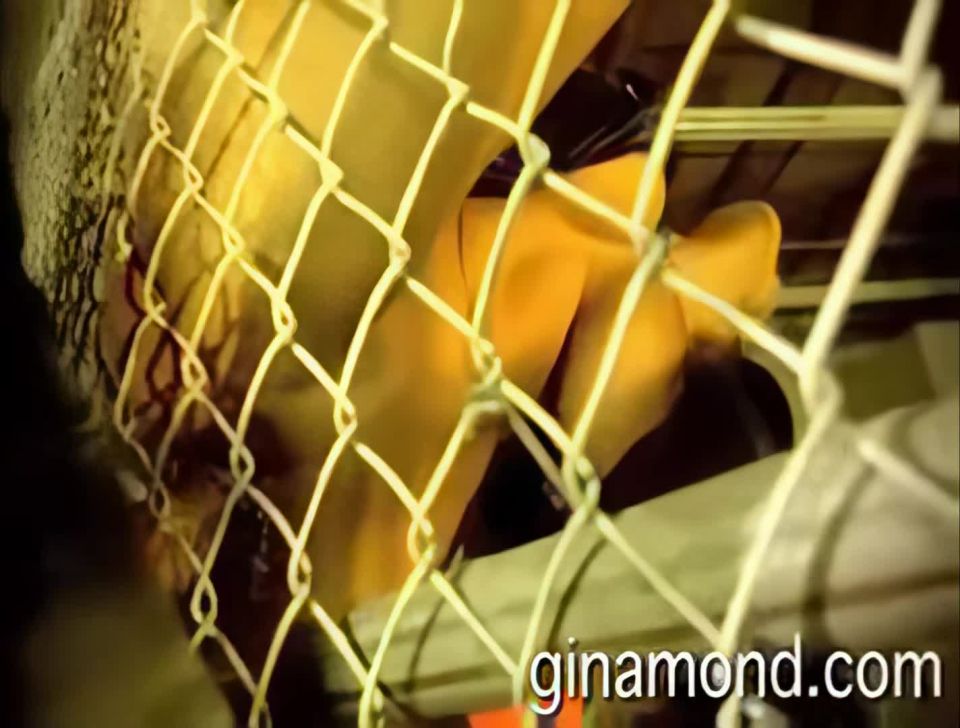 2 Gina Mond - Gina Mond tiene una gran mierda (GinaMond com)