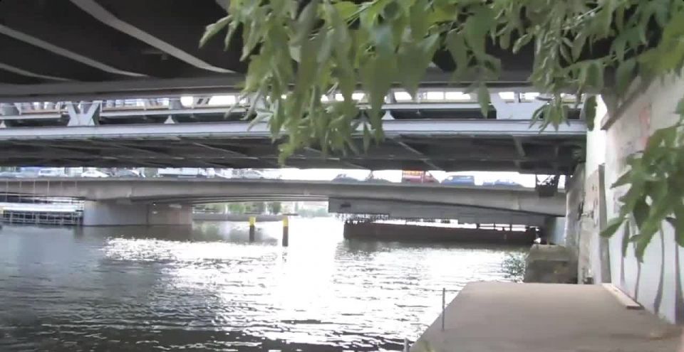 [XBoots.me] Busty slave presented to construction workers New 8bed81e584648