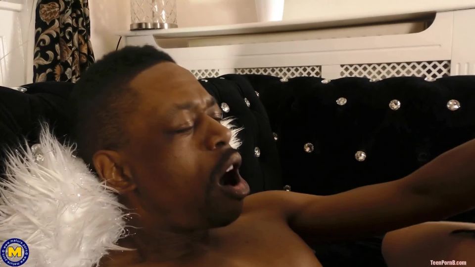 vídeo para adultos 23 fetiche ejemplos Este Tall Milf captura un gran pene negro chico masturbación, mamada en fetiche porno