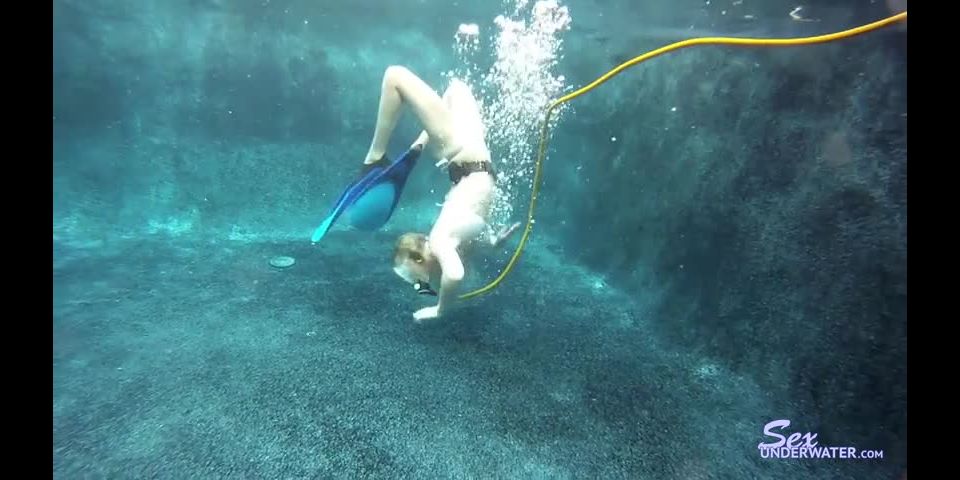 SexUnderwater e0500 Ali May Scuba Training (mp4)