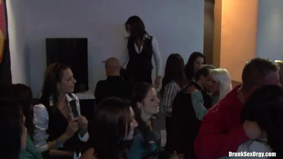 DrunkSexOrgy dso2009 11 27hd (mp4)