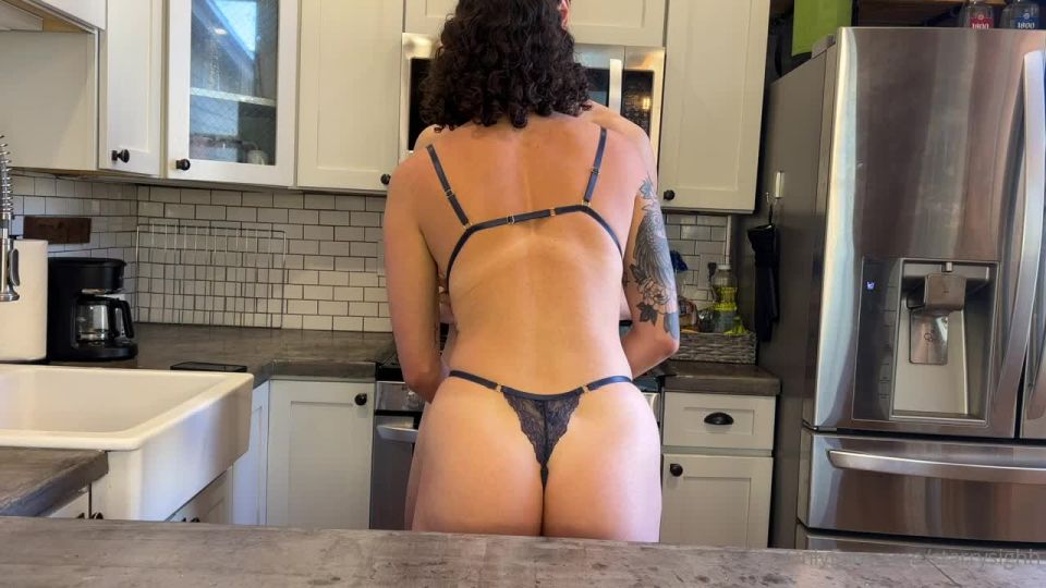 Onlyfans - StarrySighh - Kitchen Sextape