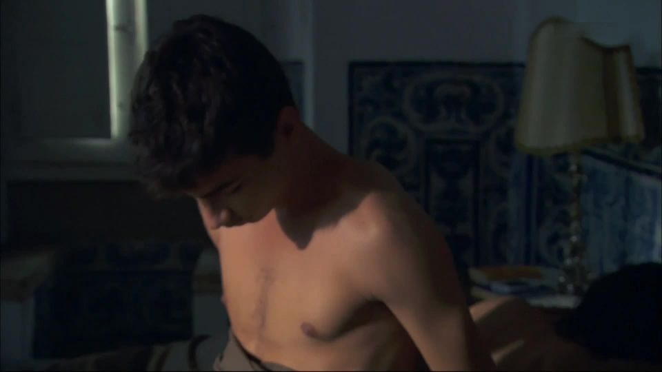 Laura Salvatore -Une Famille Formidable s10e02 (2013) HD 1080p - (Porno de Celebridad)