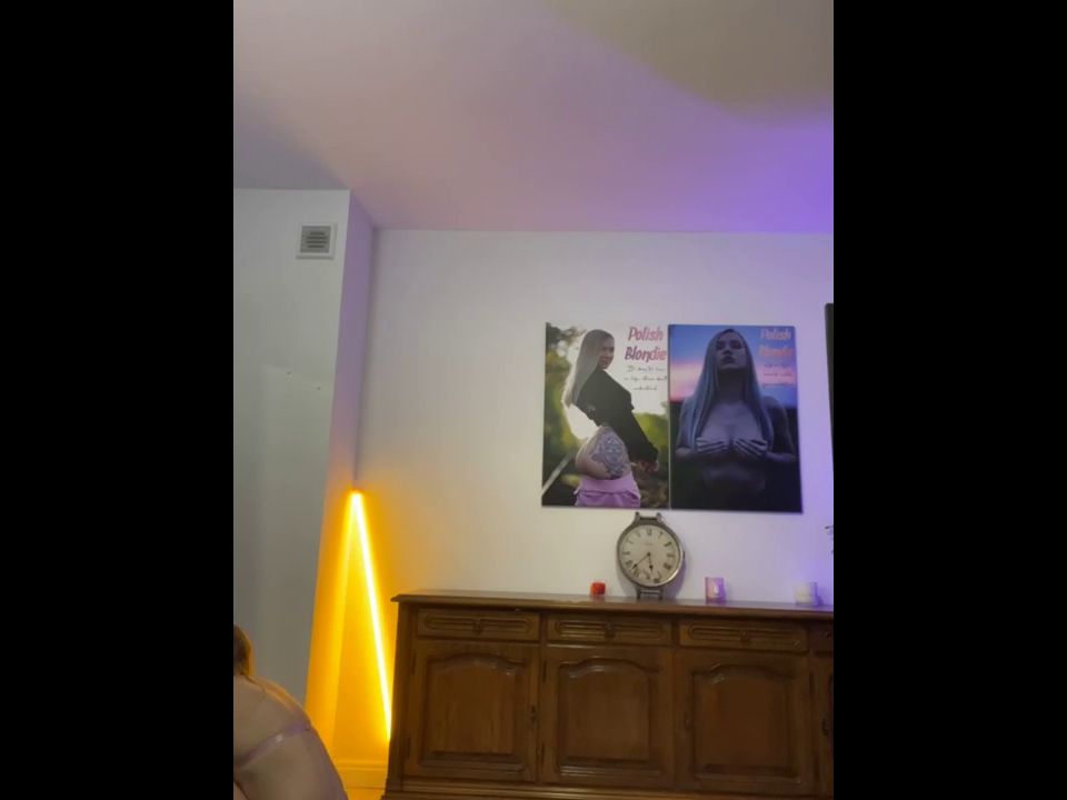 Cute Alice's Seductive Webcam Show: Solo Posing & Tease Fun