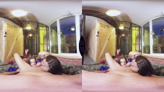 Kerry Cherry & Lita Phoenix - Mileena vs Kitana: The Hott...