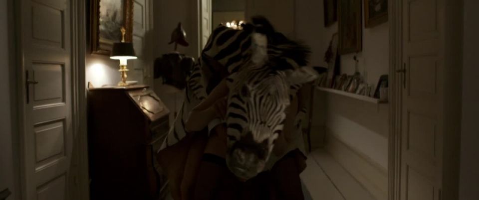 Signe Skov, Anne Sofie Espersen - Klassefesten 2 Begravelsen (2014 HD 720p - (Celebridad porno)