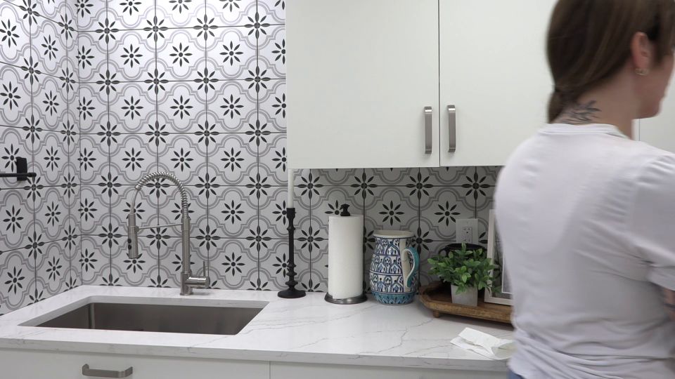 [K2S.CLUB] Yoga Bella - niñera se convierte en urinario - FullHD 1080P