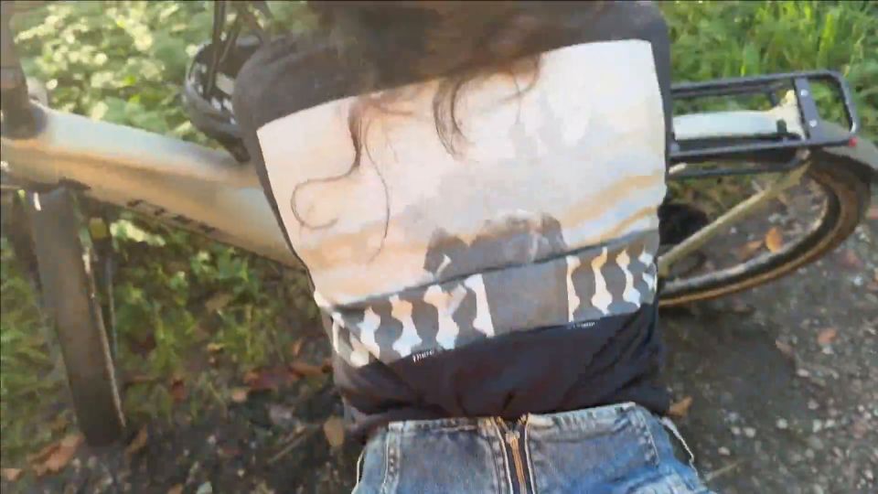 Outdoor Bike Fun: LeahSnuSnu's Quickie RideAdventure