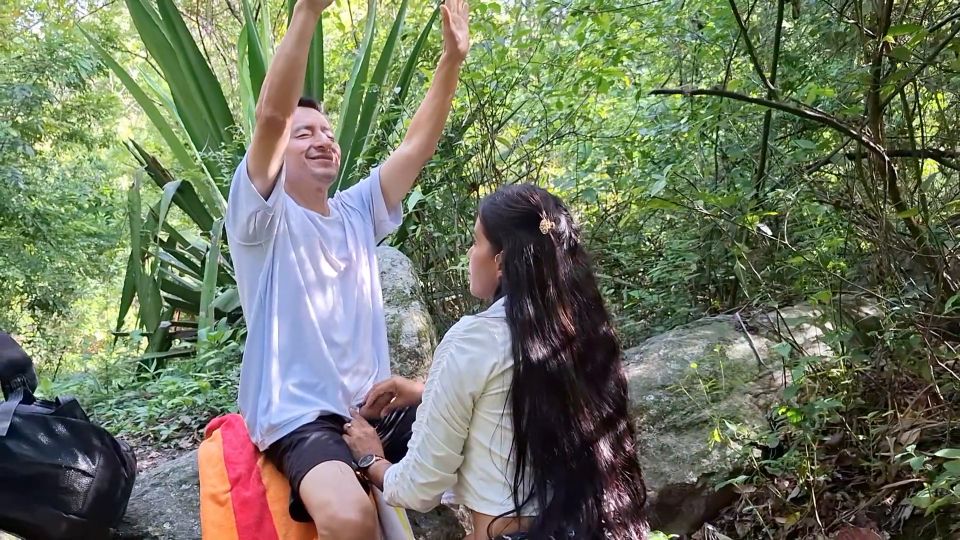 La pareja caliente se sumerge en los secretos de noches apasionadas juntos