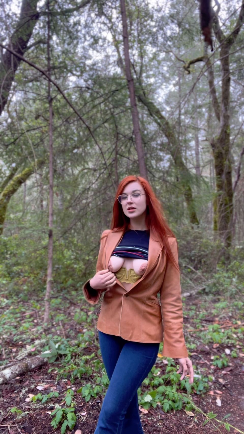 MALA DE OLIVA - Tetas y un cigarrillo.