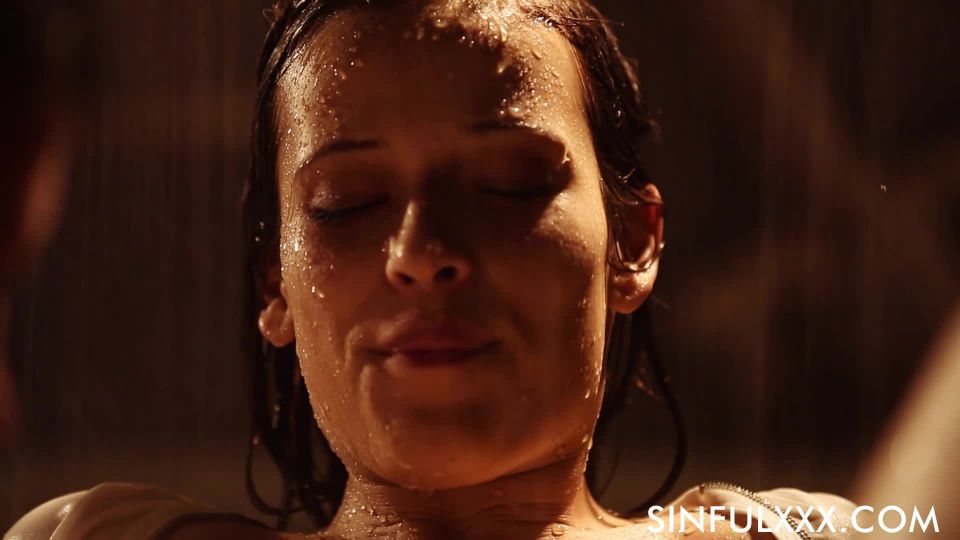 Ria Sunn Romántico Sexo bajo las lluvias - Hardcore