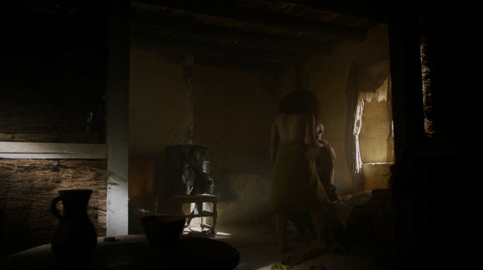 Meena Rayann, Emilia Clarke – Game Of Thrones s05e01 (2015) HD 1080p!!!