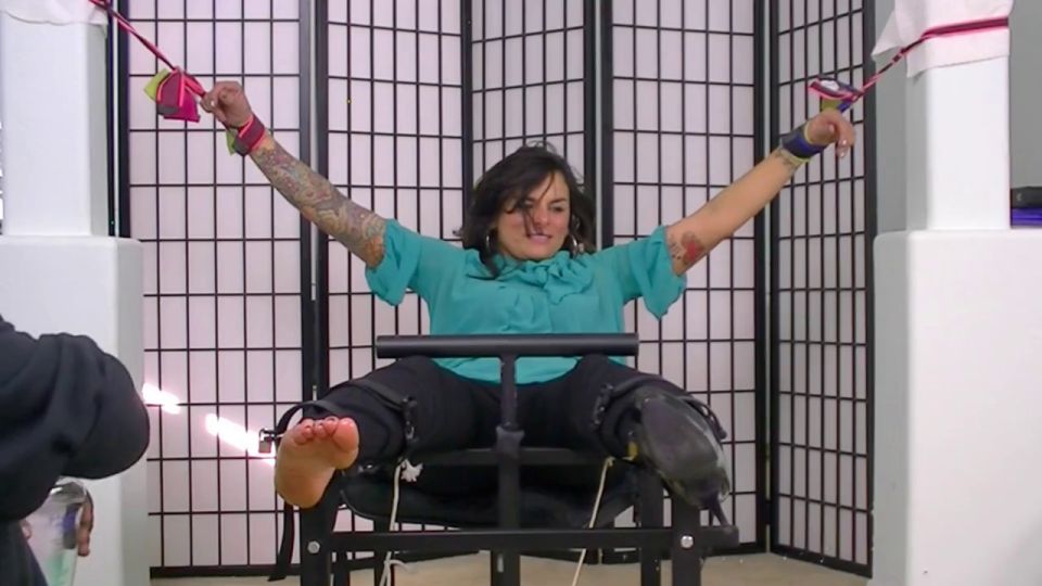 Pies Calientes Fuera de la Calle 13 CosquillaHotness Shana Mac (Porno fetiche)