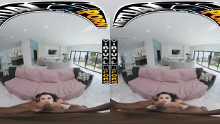 Payton Preslee - Payton gets Sudsy - VirtualPorn (UltraHD 4K 2021)