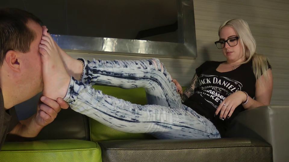 Footfetish Alycia's Foot Humiliation - Foot Fetish