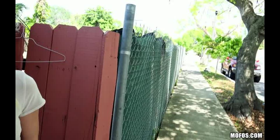 Naomi Woods - Amable rubia adolescente recoger y joder por dinero en SD público (bebés calientes)