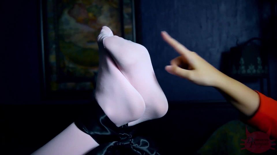 video 12 foot fetish live DaredevilPussycats – Daphne Stocking Tickle, nylon feet on feet porn