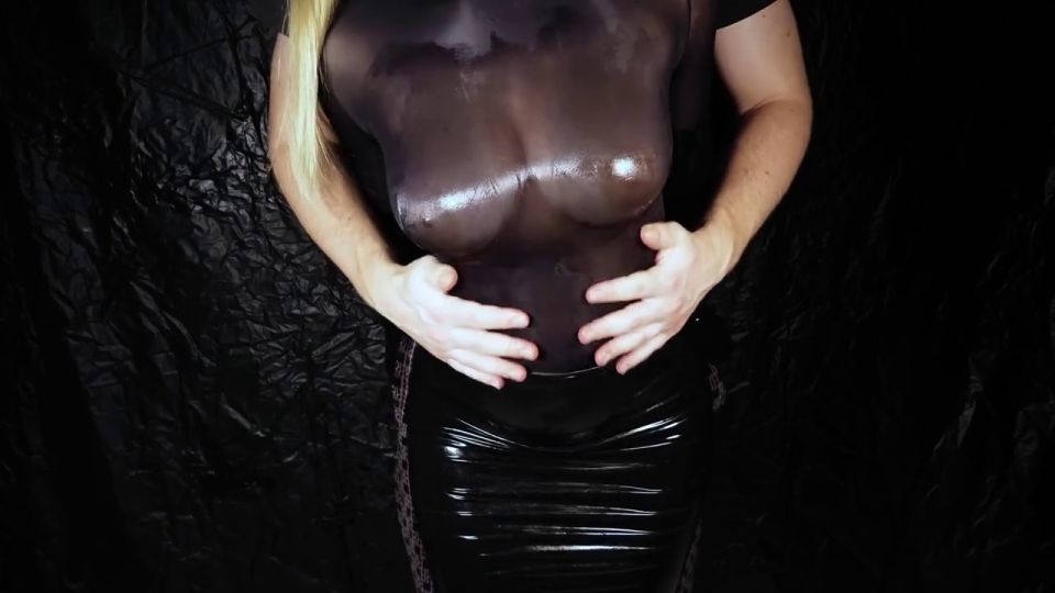 sweetshinygirl - Chica sucia en Shiny Spandex y falda de látex da paja hasta Cum