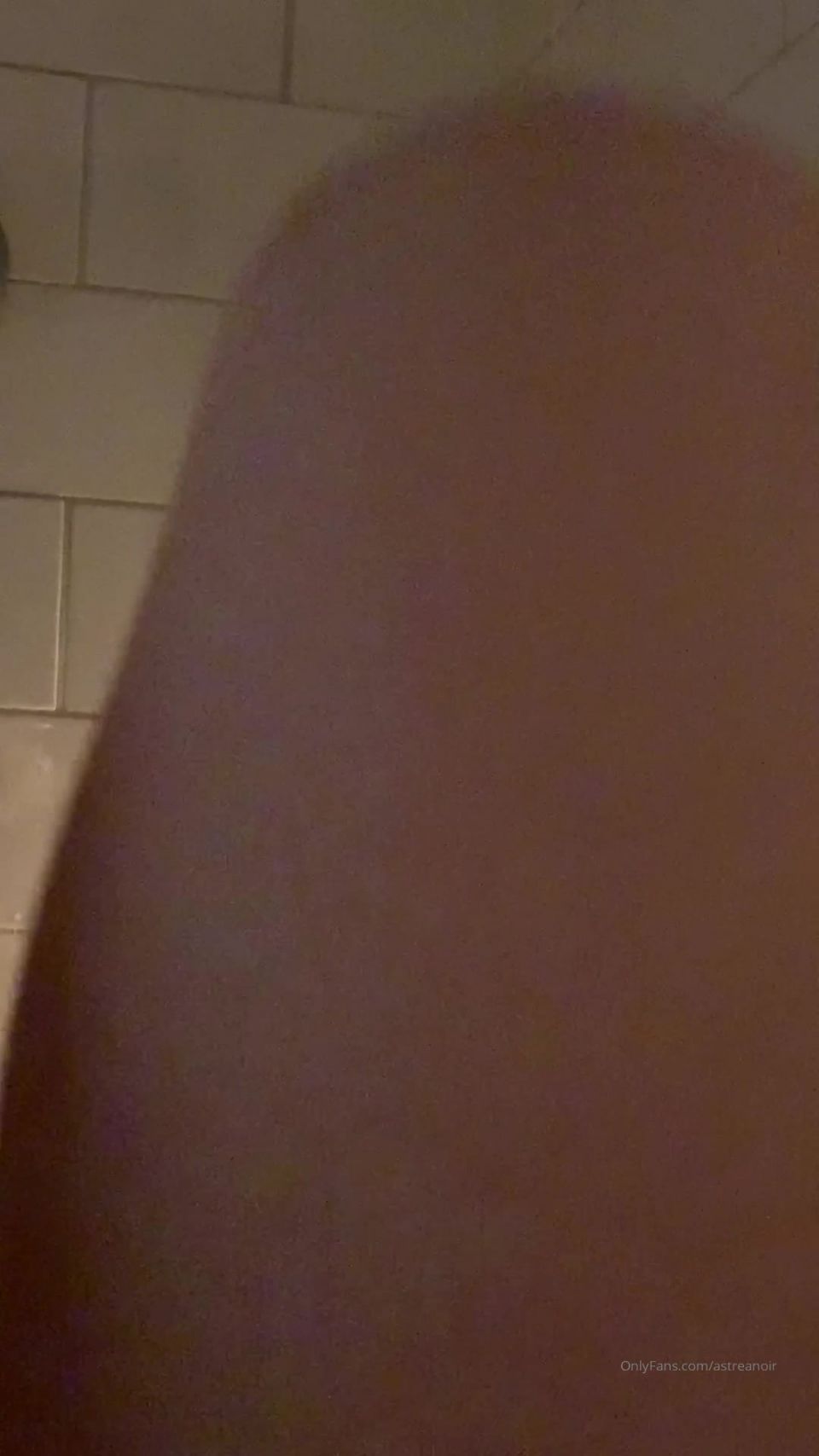 Onlyfans - Astrea Noir - astreanoirÚnete a mí y mis adorables pies en la bañera - 22-03-2020