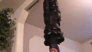 Casa de Gord18 06 27 (07 03 09) Clemontine - H marco Invertida Hogtie (Escena)