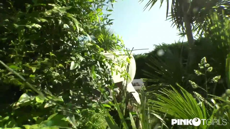 Bianca Reis - A la mierda su esclavo en el jardín [HD 720p] en el porno hardcore bdsm hentai