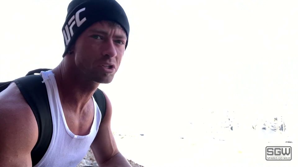 Mamada pública dentro de una cueva con vistas a Las Vegas 1080p