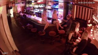 Ver lo que ‘está pasando en Stripbar (2 videos) [2018, Voyeur, Striptease, HDRip]