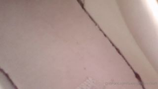 Queengf90(05 11 2020)  A tease in the pose