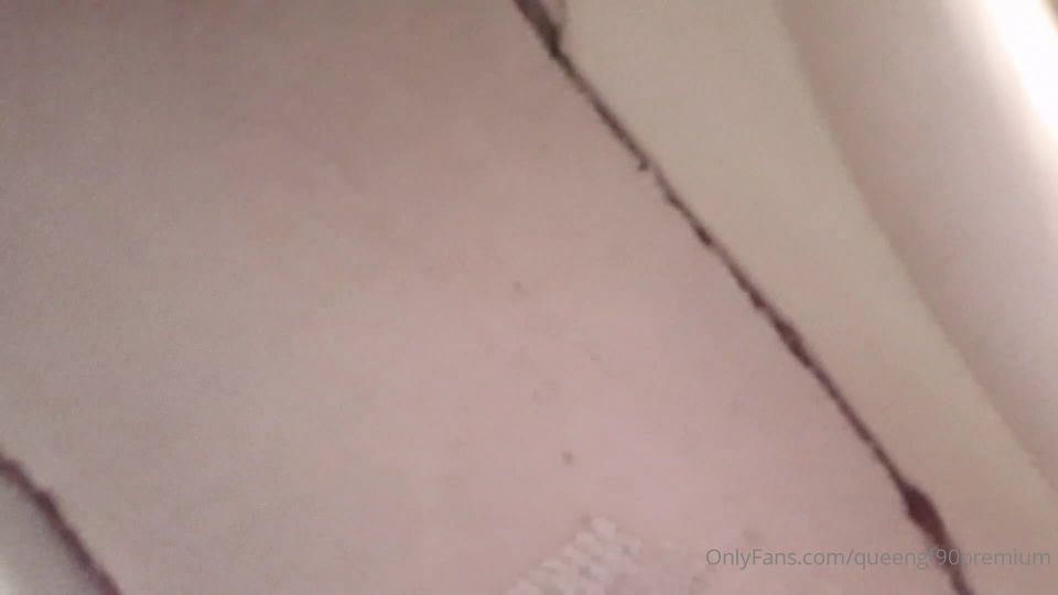 Queengf90(05 11 2020)  A tease in the pose