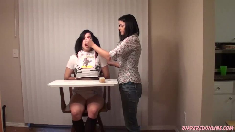 Diaperedonline2Lucy Nikki Nikki  Lucy Fed in High Chair