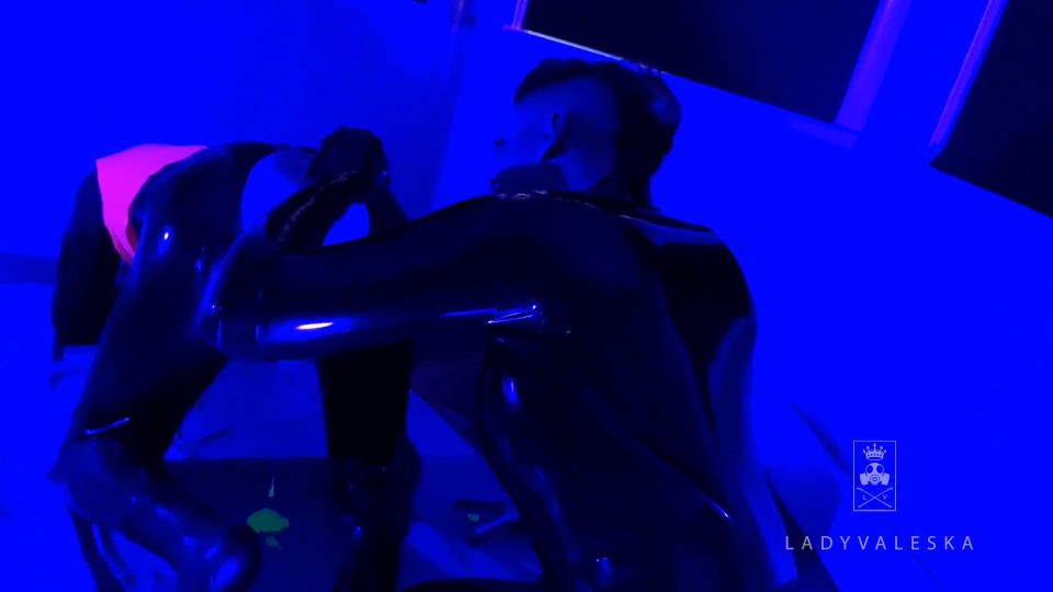 Lady Valeska - UV Pegging - Lady valeska