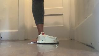 porn video 41 goddessmonica00w  Crushing cake .. per your request on feet porn japanese foot fetish