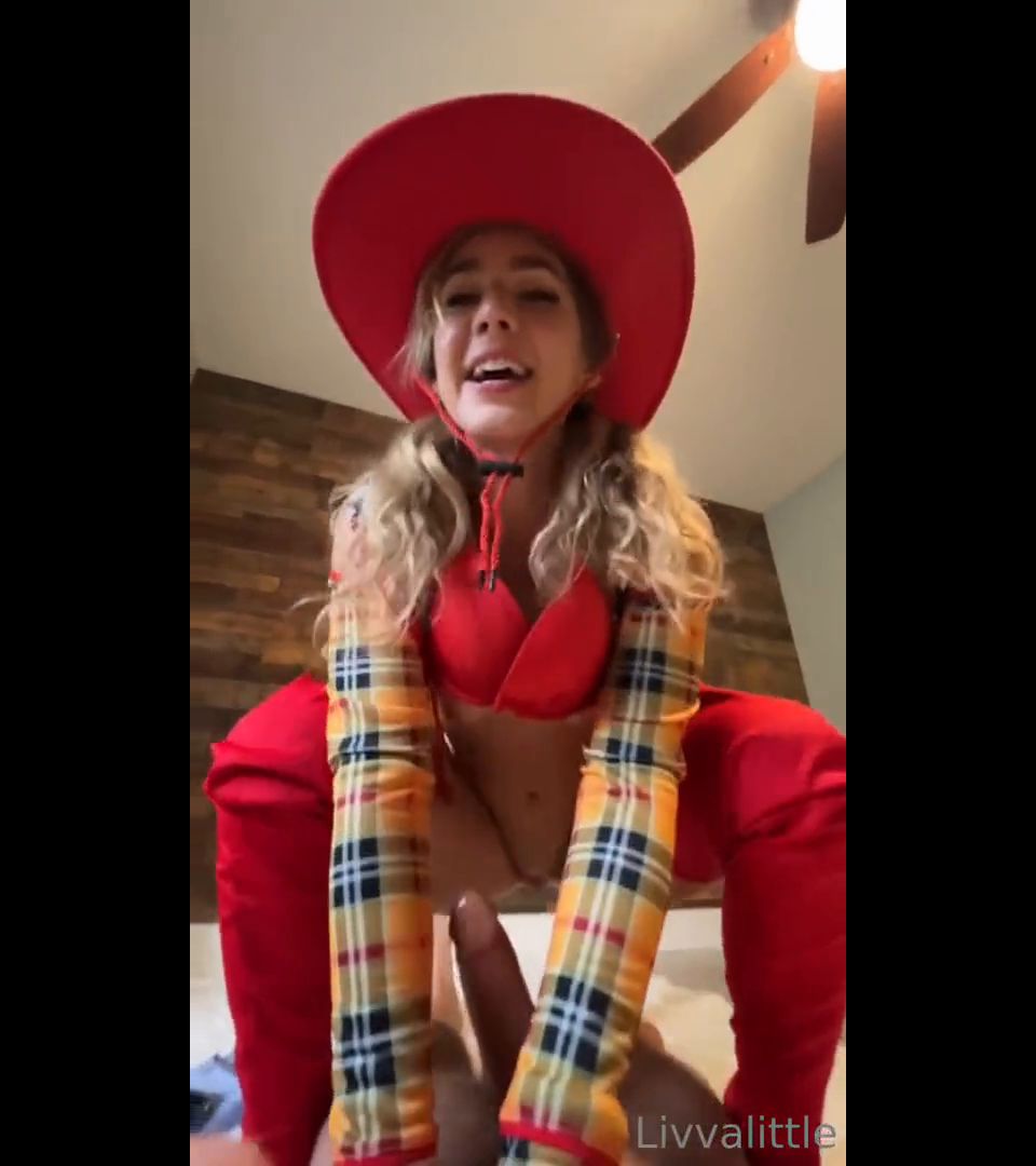 Livvalittle, Sexy Toy Story Cowgirl follando a Onlyfans (Pornstar)