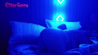 RiderQueenOk - Voy de viaje de negocios y mi hijastro me calienta y follamos