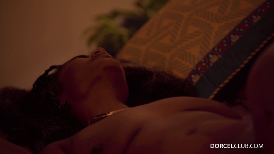 Jetsetting Jasmine - A flame never extinguished [2160p] - Cunnilingus