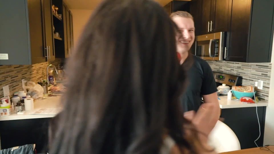 VitalyUncensored presenta Episodio 9 Enseñando Aficionados Cómo Comer Culo! - (MILF porno)