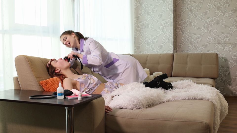 video gratis 5 femdom mal chicas rusas en fetiche - Rompiendo su boca con enormes gags - FullHD 1080p, femdom en femdom porno