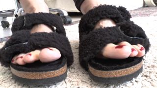 Lady Victoria Valente - Zehenfetisch - Zehen wackeln, schwarze pelzlupen teil 11 720P - Alemania