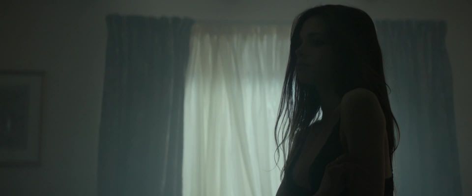 India Eisley - Mirar lejos (2018) HD 1080p - (Celebrity porn)