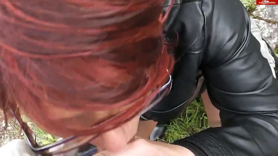 Popp - Sylvie - Sperma Lust am Parkpatz - Amateur