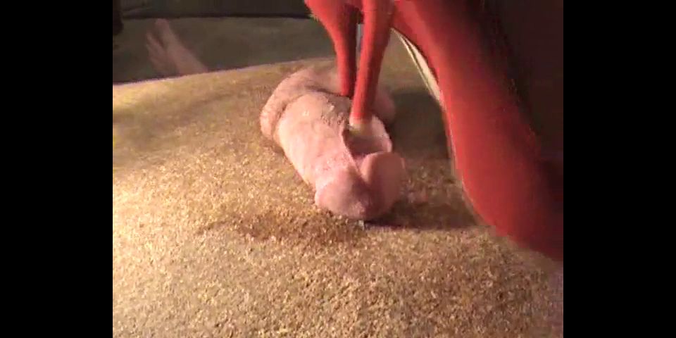 pisoteando los genitales de un hombre Descargar Nuevo vídeo porno Fas...