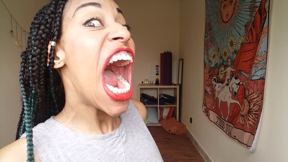 ¡Mi boca grande y mi lengua gorda!
