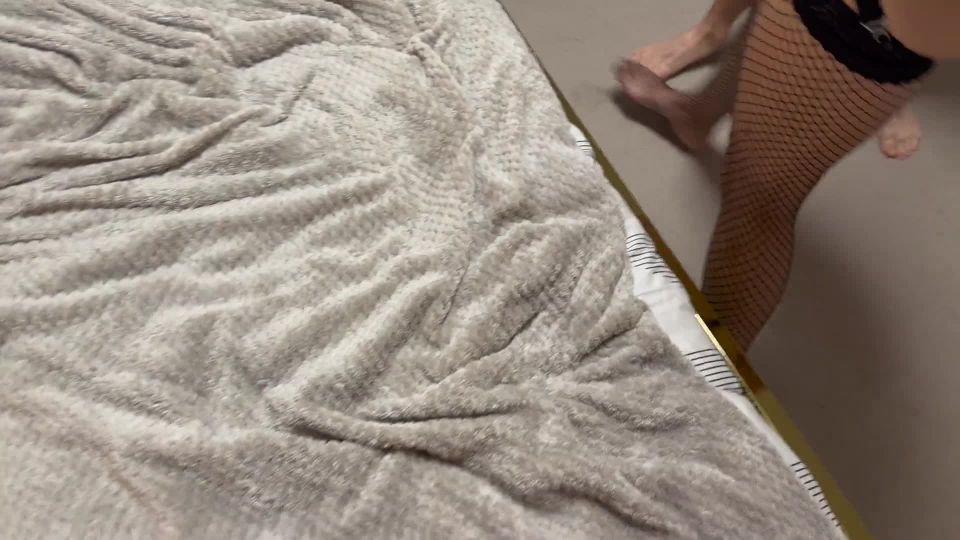 Serenity Cox - Esposa Creampied con esperma en la cara y consolador en el culo mientras que el marido.