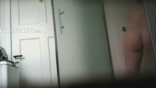 Young sister s hot body in the bathroom Voyeur!