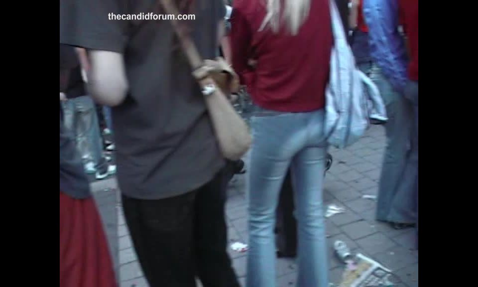 adidas-girl-boob-shake-pokies