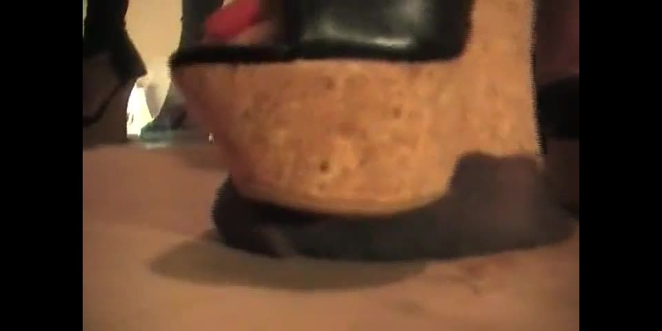 MS. Sunshine – choque de la coctelera en las astillas negras – choque de la coctelera ebonia bajo tacones negro