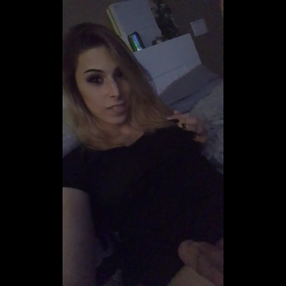 xxx video clip 26 Watch Free Porno Online – Casey Kisses – Home bored playing video games (MP4, HD, 540×960) on shemale porn 