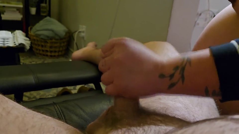 couple_420 - Pregnant wife strokes out a load