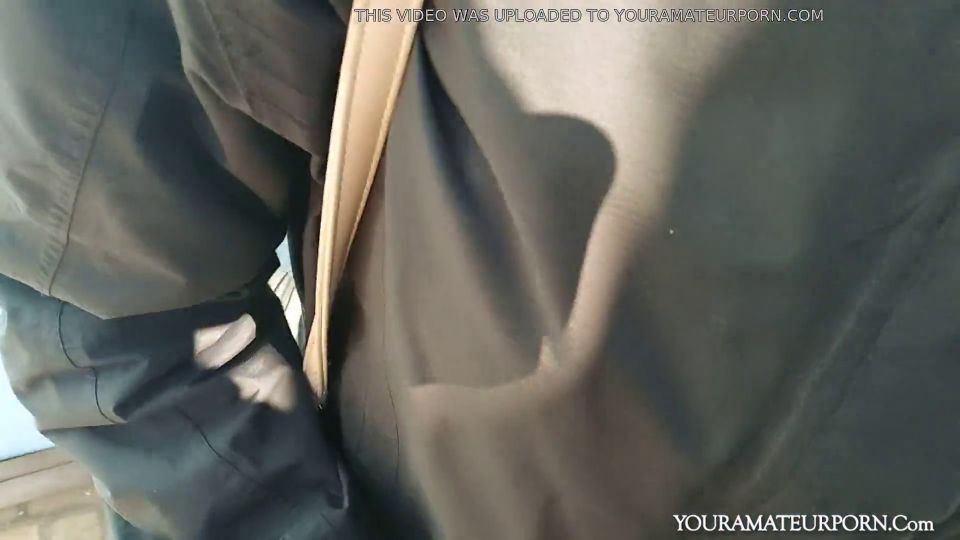 754080 Asaltando su polla venosa en público.